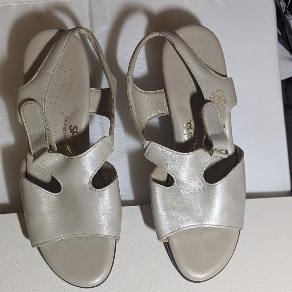 SAS womes size 10.5 sandals